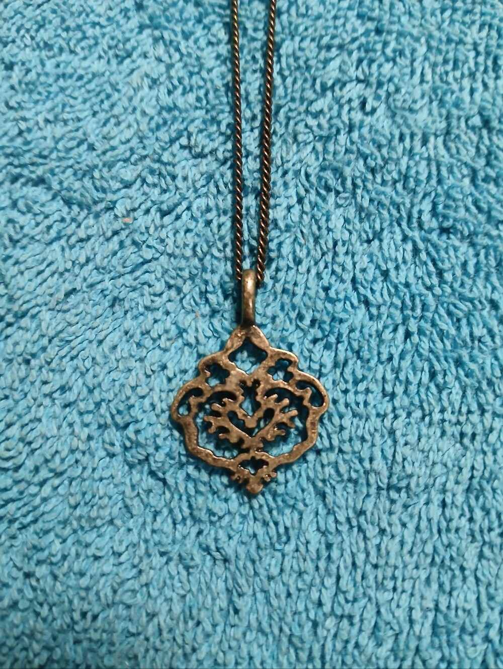 SAQ Gold Filigree Pendant Necklace - Elegant Women’s Jewelry